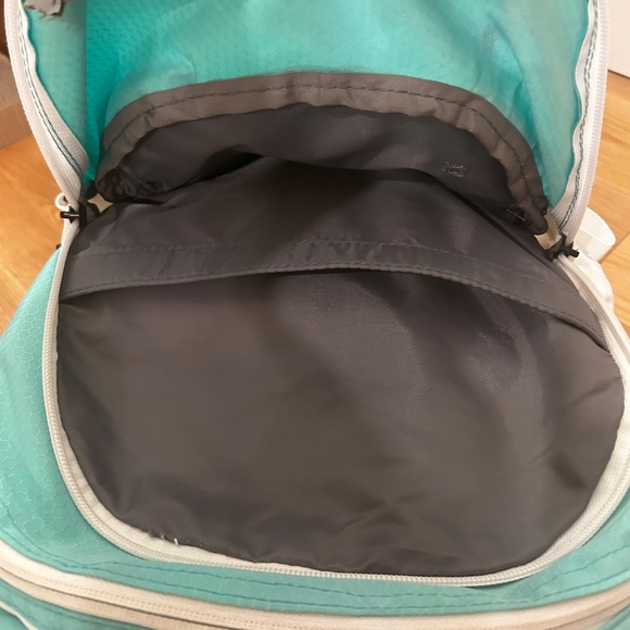 High Sierra Loop Backpack - 33L - Aquamarine/White/Ash - Laptop Sleeve - Storage - Picture 6 of 11